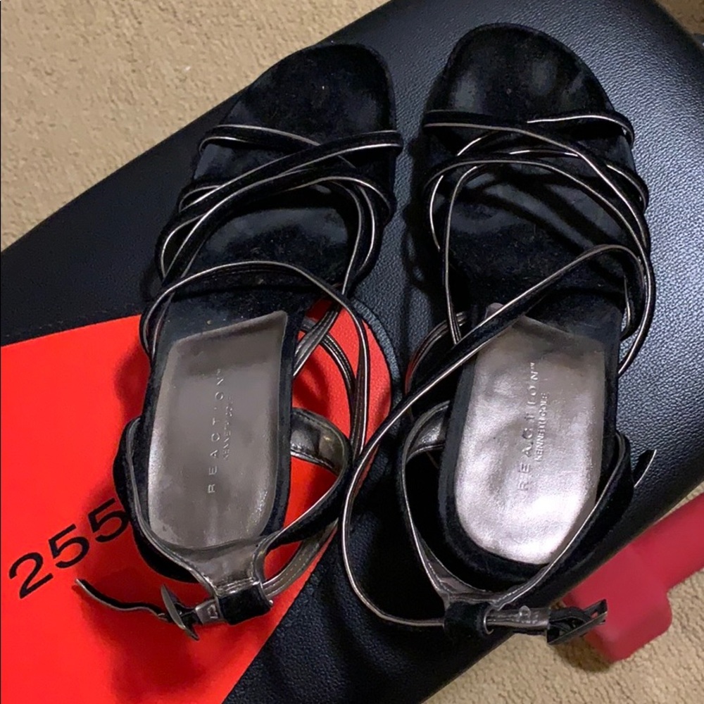 So cute and sexy! Dress sandals
